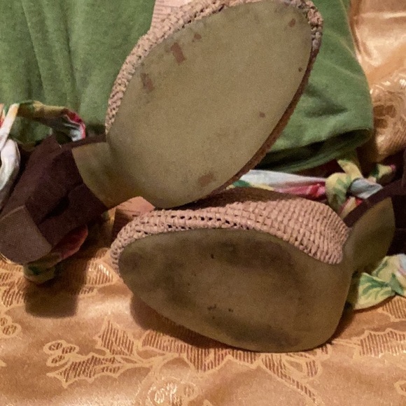 🌼  Zinc CHUNKY YELLOW Floral STILETTO Sandals Sexy Straw RAFFIA wedge Sz 9 EPLC - Picture 9 of 16